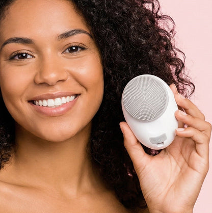 Pearl White Silicone Facial Cleansing & Massage Tool – Deep Clean, Exfoliate, Shrink Pores, Boost Glow, USB Rechargeable Beauty Device